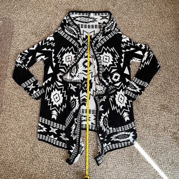 Size Large H&M Divided Aztec waterfall cardigan - Picture 6 of 10
